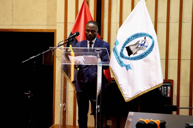 Prof.º André Menezes